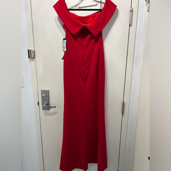 BRAND NEW WITH TAGS Lulus Off The Shoulder Mermaid Maxi Dress with Slit in Red - Picture 3 of 5
